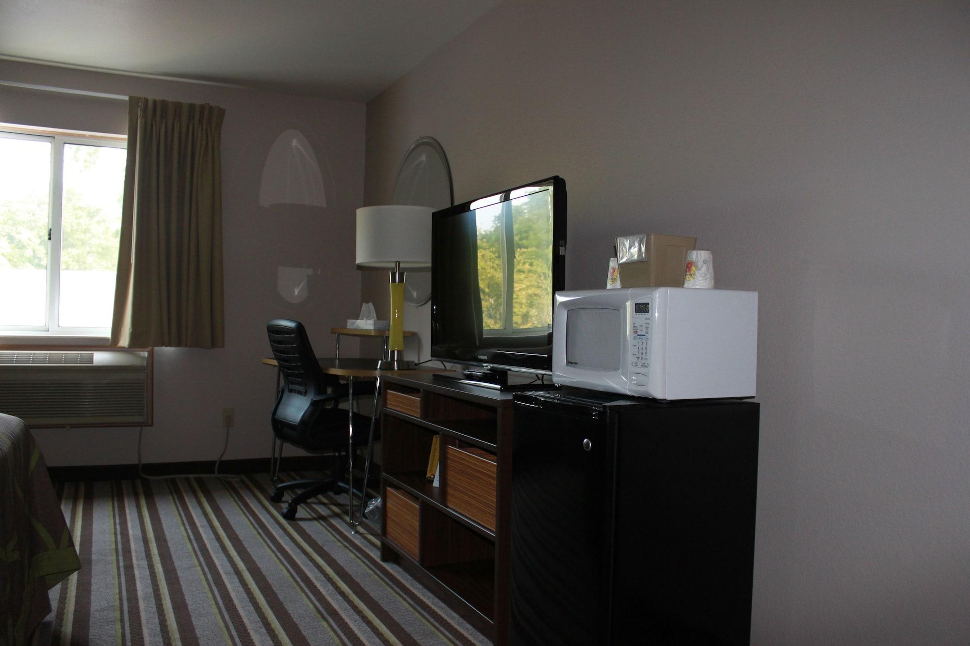Super 8 By Wyndham Manistee Otel Dış mekan fotoğraf