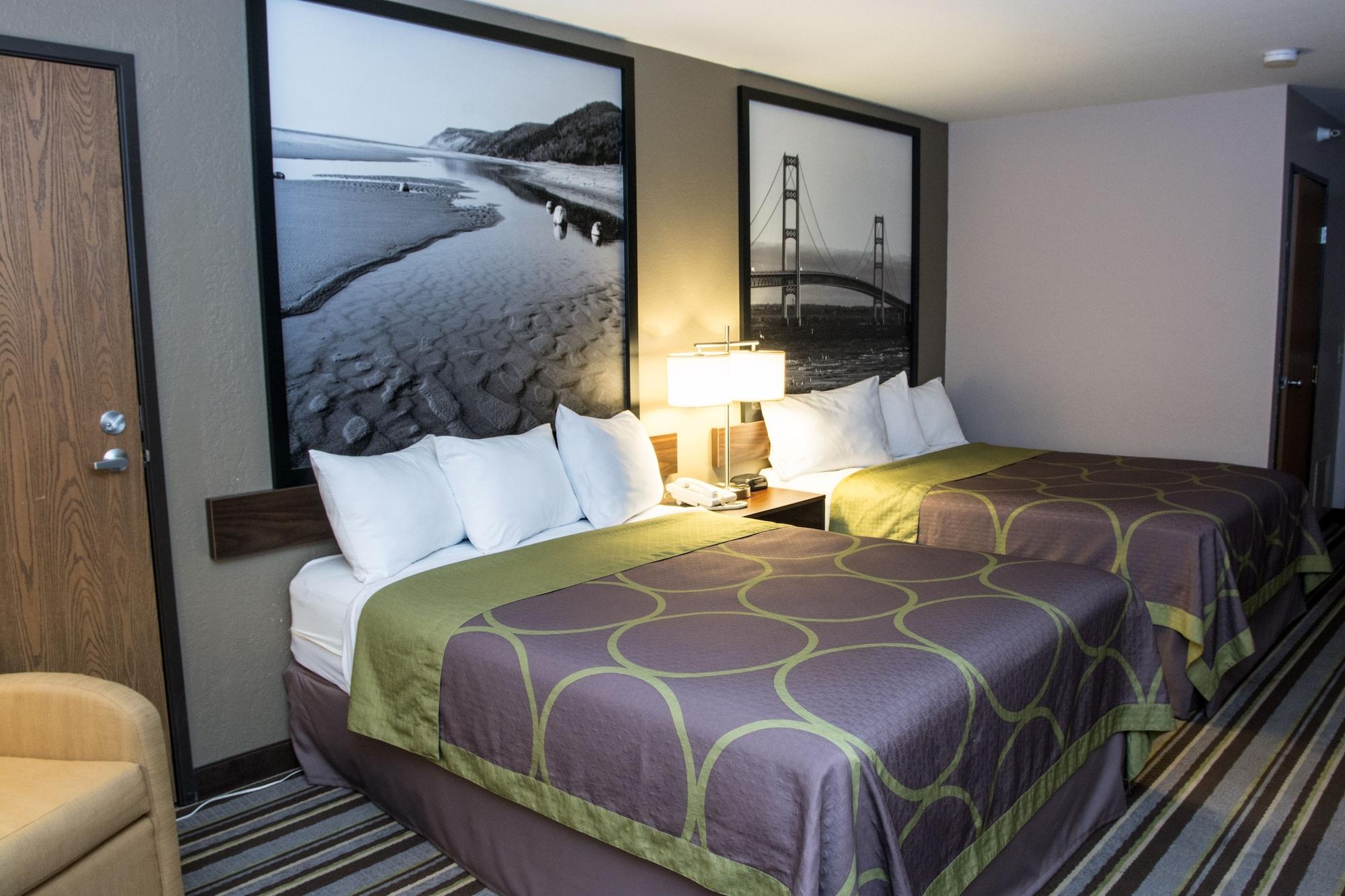 Super 8 By Wyndham Manistee Otel Dış mekan fotoğraf