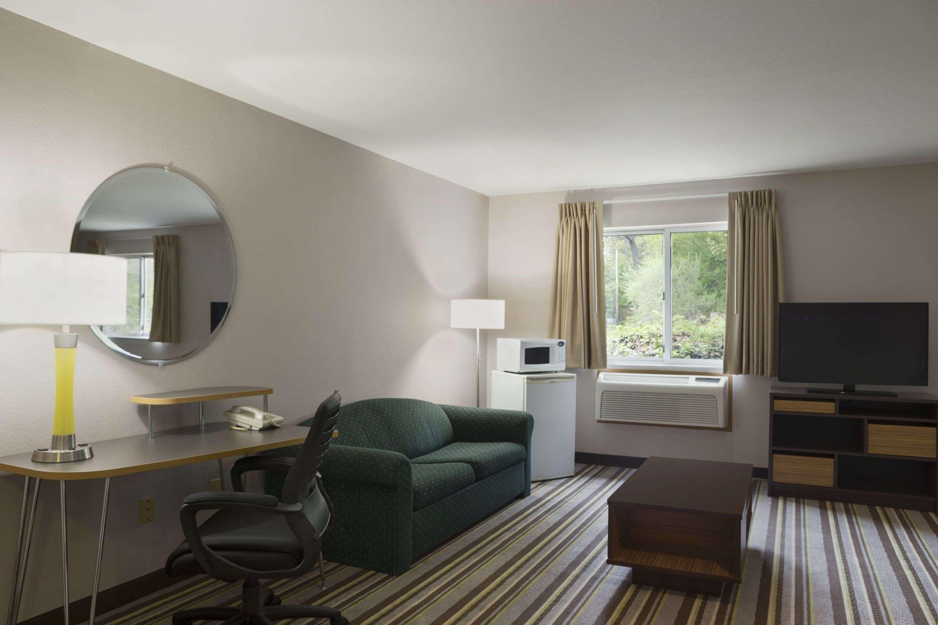 Super 8 By Wyndham Manistee Otel Dış mekan fotoğraf