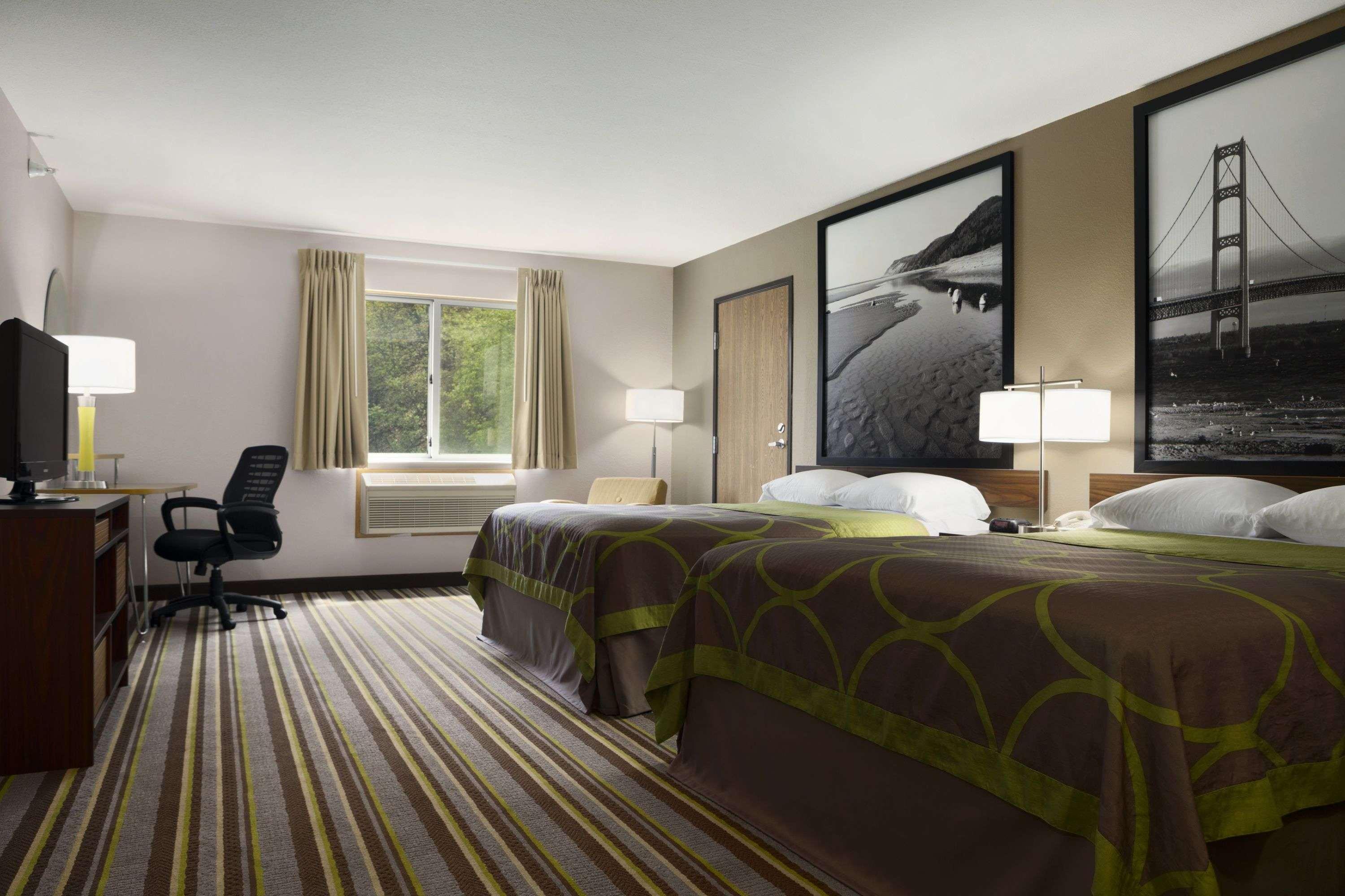 Super 8 By Wyndham Manistee Otel Dış mekan fotoğraf