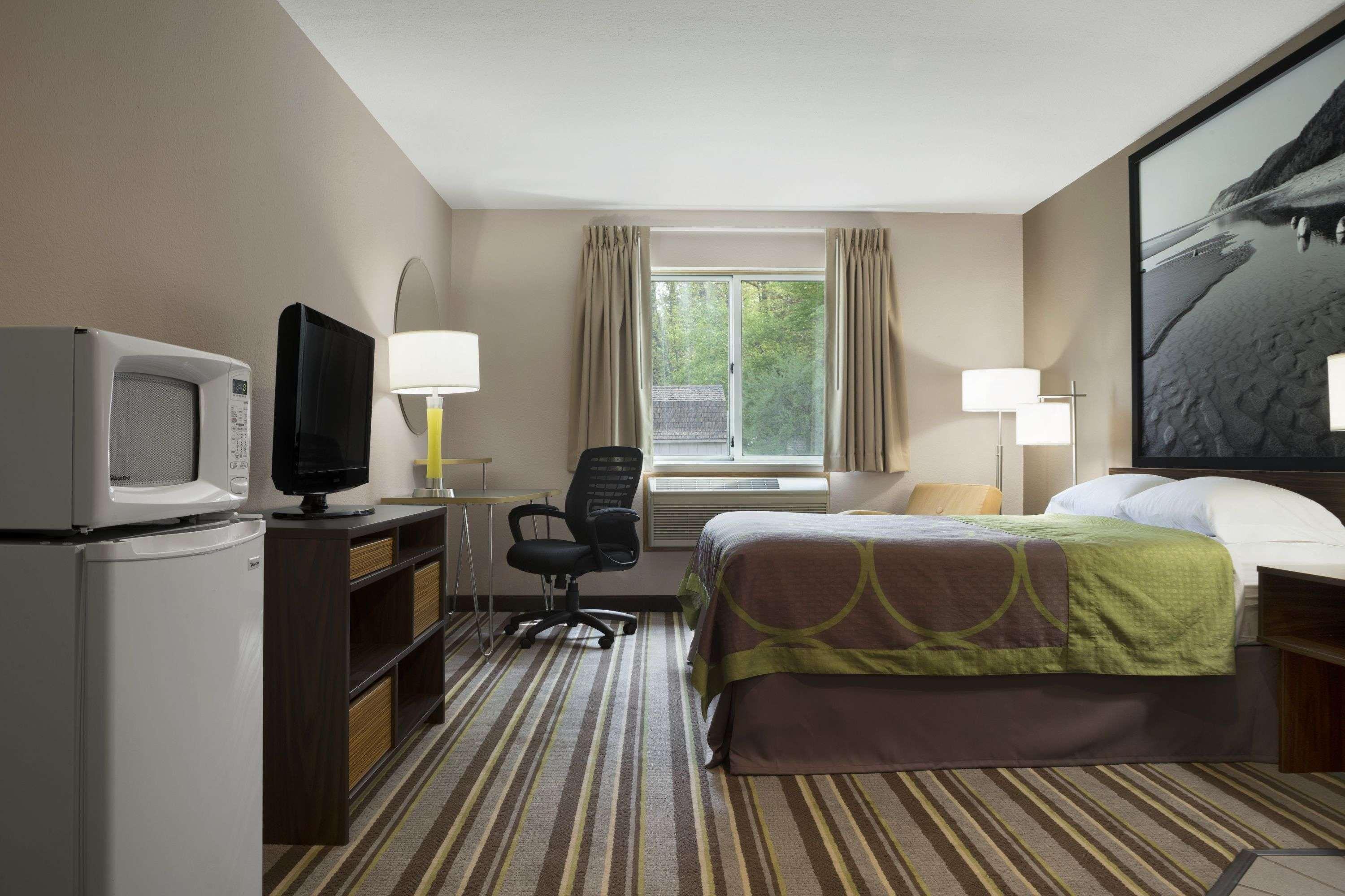 Super 8 By Wyndham Manistee Otel Dış mekan fotoğraf