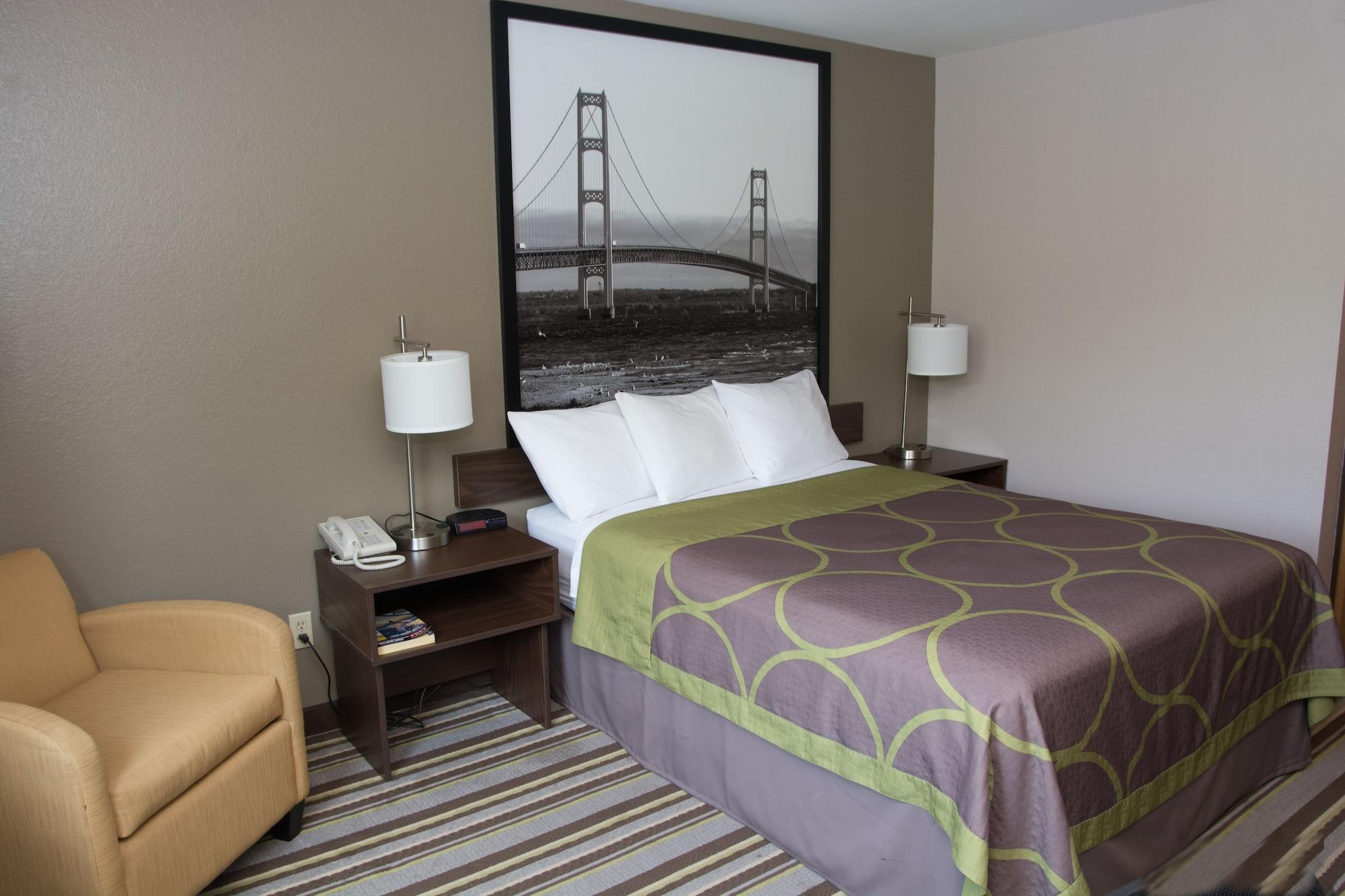 Super 8 By Wyndham Manistee Otel Dış mekan fotoğraf